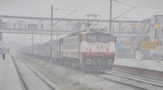 Fog hits train operations every year.(HT PHOTO)