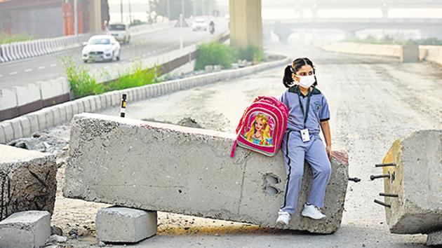 A girl wears a pollution mask in New Delhi. Pneumonia killed an estimated 126,535 children under the age of five in India in 2017, of which 27% were attributable to air pollution. (Biplov Bhuyan/HT PHOTO) A girl wears a pollution mask in New Delhi. Pneumonia killed an estimated 126,535 children under the age of five in India in 2017, of which 27% were attributable to air pollution. (Biplov Bhuyan/HT PHOTO)