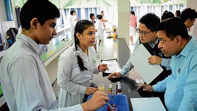 Students explaining functioning of a science models to the judges.(HT Photo)