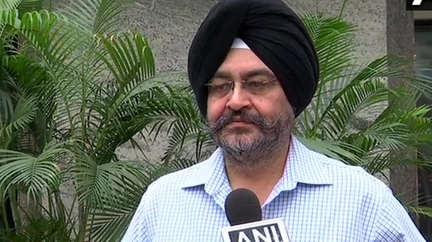 When the Indian Air Force (IAF) defended the Rafale deal then it was criticised for wading into politics, air chief marshal (retd) BS Dhanoa said on Thursday(ANI /Twitter)