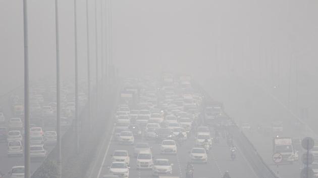 Traffic moves on the Delhi-Gurugram Expressway amid heavy smog, in Gurugram, India, on Wednesday, November 13, 2019. (Photo by Yogendra Kumar/Hindustan Times) (Yogendra Kumar/HT PHOTO) Traffic moves on the Delhi-Gurugram Expressway amid heavy smog, in Gurugram, India, on Wednesday, November 13, 2019. (Photo by Yogendra Kumar/Hindustan Times) (Yogendra Kumar/HT PHOTO)
