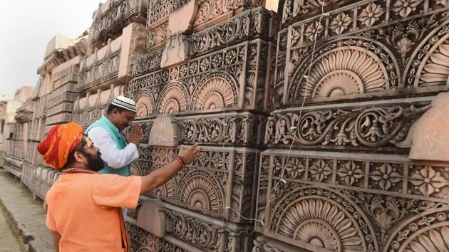 Senior priest Mahant Raju Das of Hanuman Garhi Mandir and a local Muslim leader Babloo Khan at Ram Janmabhoomi Nyas in Ayodhya.(PTI)