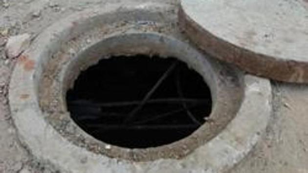 A man died while cleaning a manhole in Kumbakonam in Tamil Nadu’s Thanjavur district. (AP Photo) A man died while cleaning a manhole in Kumbakonam in Tamil Nadu’s Thanjavur district. (AP Photo)