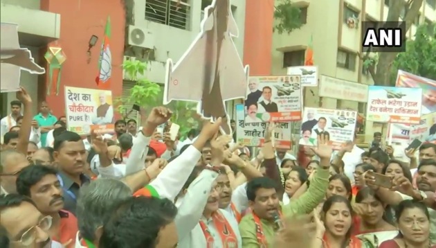 The Maharashtra unit of the BJP protesting outside the party’s headquarters in Mumbai’s Dadar demanding an apology from Congress leader Rahul Gandhi. (ANI) The Maharashtra unit of the BJP protesting outside the party’s headquarters in Mumbai’s Dadar demanding an apology from Congress leader Rahul Gandhi. (ANI)