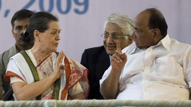 Sonia Gandhi and Sharad Pawar.(HT FILE)