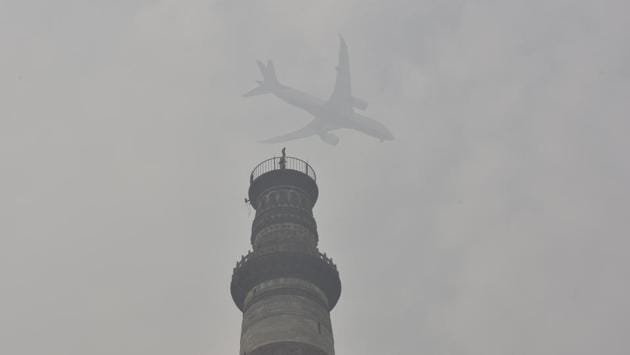 A view of the Qutub Minar engulfed in dense smog, in New Delhi. On 15th November, with an AQI of 458 -- it was the fourth consecutive day when air quality breached the ‘severe’ category in Delhi. (Sanjeev Verma/ HT Photo) A view of the Qutub Minar engulfed in dense smog, in New Delhi. On 15th November, with an AQI of 458 -- it was the fourth consecutive day when air quality breached the ‘severe’ category in Delhi. (Sanjeev Verma/ HT Photo)