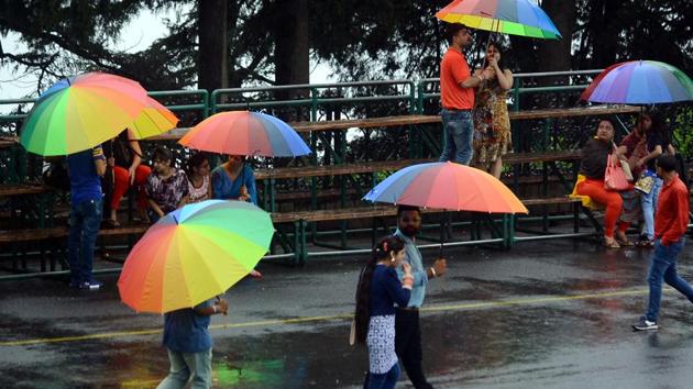 Tourists with colourful umbrellas at the Lakkar Bazaar.(Photo: Deepak Sansta/HT) Tourists with colourful umbrellas at the Lakkar Bazaar.(Photo: Deepak Sansta/HT)