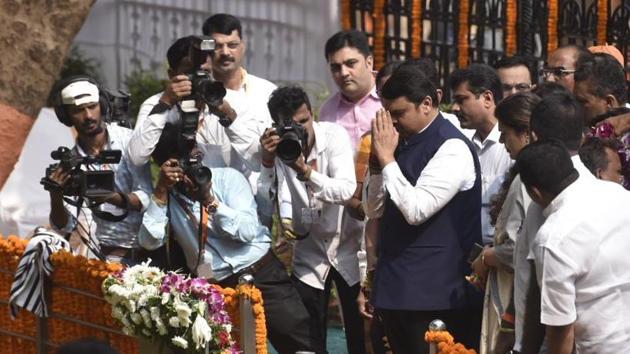 BJP leader Devendra Fadnavis pays tributes to Shiv Sena founder Bal Thackeray at his memorial at Mumbai’s Shivaji Park on Sunday. (Kunal Patil/HT Photo) BJP leader Devendra Fadnavis pays tributes to Shiv Sena founder Bal Thackeray at his memorial at Mumbai’s Shivaji Park on Sunday. (Kunal Patil/HT Photo)