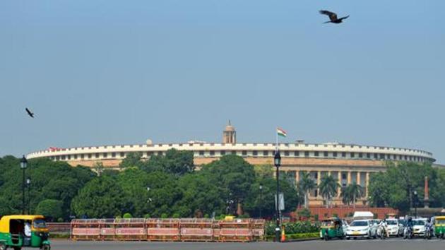 The air quality recovered slightly from the ‘severe’ category as the city got a respite from the dense blanket of smoke and haze. (Amal KS/HT PHOTO) The air quality recovered slightly from the ‘severe’ category as the city got a respite from the dense blanket of smoke and haze. (Amal KS/HT PHOTO)