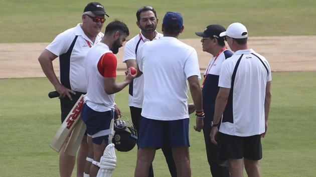 India's captain Virat Kohli, second left, checks out the new pink ball.(AP)