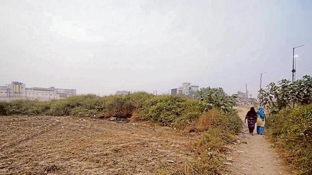 Two women walk past a crime spot of an alleged gang rape, in Noida on Friday. (Photo: Sunil Ghosh/ Hindustan Times) Two women walk past a crime spot of an alleged gang rape, in Noida on Friday. (Photo: Sunil Ghosh/ Hindustan Times)