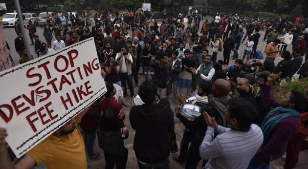 Students hold placards and raise slogans to protest against the administration’s move to hike the hostel fee, at Jawaharlal Nehru University (JNU), in New Delhi, India, on Friday, November 15, 2019.(Photo: Sanjeev Verma/Hindustan Times)