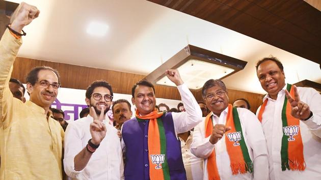 Maharashtra Chief Minister Devendra Fadnavis with Shiv Sena Chief Uddhav Thackeray, Yuva Sena Chief Aaditya Thackeray and others during the announcement of Maha Yuti (Grand alliance) before the fallout.(PTI)