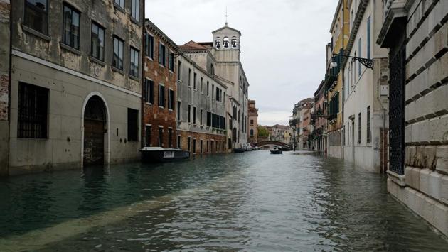 A view of a flooded street during a period of seasonal high water in Venice, Italy, November 17, 2019. (Reuters photo) A view of a flooded street during a period of seasonal high water in Venice, Italy, November 17, 2019. (Reuters photo)