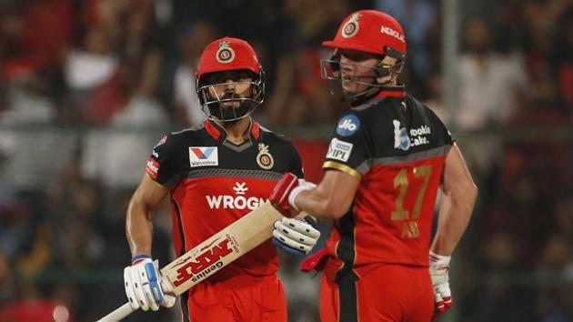 Royal Challengers Bangalore captain Virat Kohli, left, and AB de Villiers during the VIVO IPL T20.(AP) Royal Challengers Bangalore captain Virat Kohli, left, and AB de Villiers during the VIVO IPL T20.(AP)