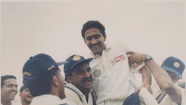 Anil Kumble being chanted by team mates after a Ten Wicket bowling spell against Pakistan in the Capital -(HT Photo by HC Tiwari.)