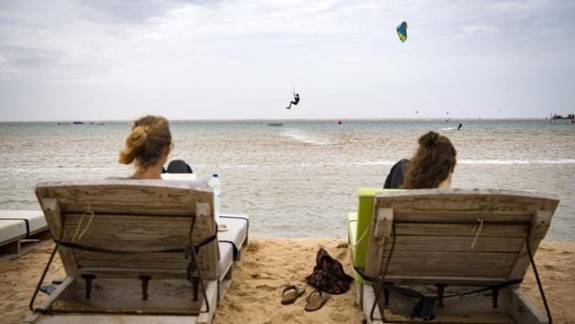 Tourists watch kitesurfers at Dakhla beach. A United Nations mission was deployed to monitor the truce and prepare a referendum on Western Sahara’s independence from Morocco, but it never materialized. Without waiting for the political compromise that the UN has been negotiating for decades, hotels have sprouted from the sand along the coast, and rows of streetlights on vacant lots announce future subdivisions. (FADEL SENNA / AFP) Tourists watch kitesurfers at Dakhla beach. A United Nations mission was deployed to monitor the truce and prepare a referendum on Western Sahara’s independence from Morocco, but it never materialized. Without waiting for the political compromise that the UN has been negotiating for decades, hotels have sprouted from the sand along the coast, and rows of streetlights on vacant lots announce future subdivisions. (FADEL SENNA / AFP)