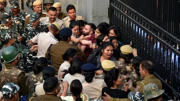 Students and teachers alleged they were lathicharged and were being forced by the police to leave the spot. (HT file) Students and teachers alleged they were lathicharged and were being forced by the police to leave the spot. (HT file)