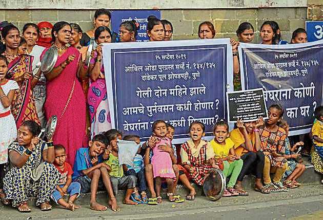 Residents of Ambil Odha colony carried out a protest against a PMC administration infront of Pune Municipal Corporation (PMC) office in Pune (Milind Saurkar/HT Photo) Residents of Ambil Odha colony carried out a protest against a PMC administration infront of Pune Municipal Corporation (PMC) office in Pune (Milind Saurkar/HT Photo)