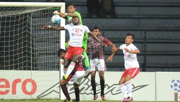 Mohun Bagan and Aizawl FC in action during I-League at Rabindra Sarobar Stadium in Kolkata (Prateek Choudhury/Hindustan Times) Mohun Bagan and Aizawl FC in action during I-League at Rabindra Sarobar Stadium in Kolkata (Prateek Choudhury/Hindustan Times)