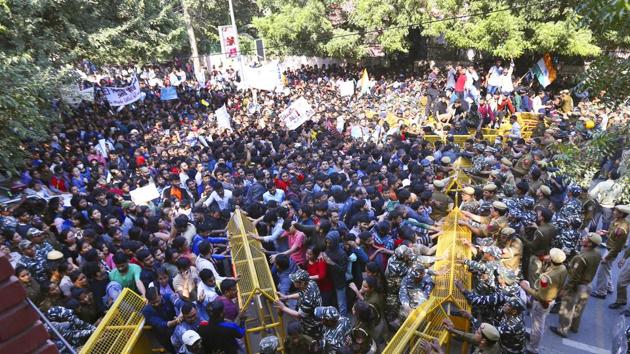 Hundreds of JNU students rocked the national capital on Monday, bringing several parts of the city to a halt. (Sanjeev Verma/HT PHOTO) Hundreds of JNU students rocked the national capital on Monday, bringing several parts of the city to a halt. (Sanjeev Verma/HT PHOTO)
