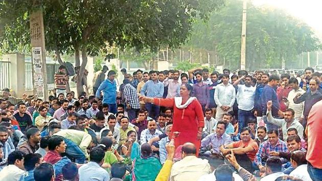 Contractual workers have been protesting at the Honda plant in Manesar since November 5, 2019.(HT Photo) Contractual workers have been protesting at the Honda plant in Manesar since November 5, 2019.(HT Photo)