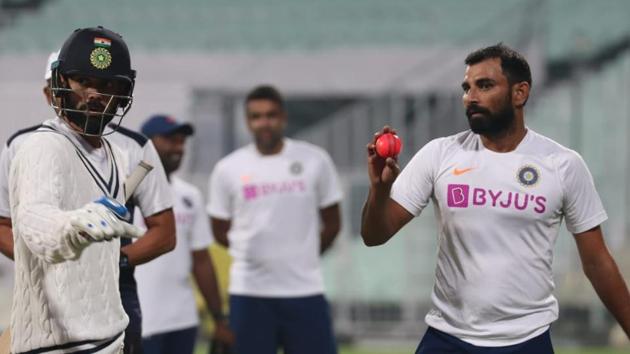 Mohammed Shami with the pink ball at training in Kolkata.(BCCI/Twitter)