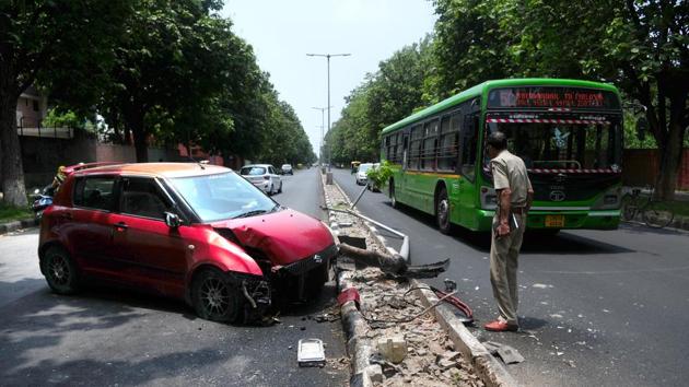 As per the report released by the ministry of road transport and highways for 50 million-plus (having population over 10 lakh) cities, total number of accidents that took place in Chandigarh in 2018 was 316. The report places Chennai on the top spot with 7,580 accidents last year.(HT File)