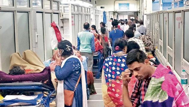 Patients at the new emergency ward at AIIMS hospital in New Delhi on November 2. (Amal KS/HT Photo) Patients at the new emergency ward at AIIMS hospital in New Delhi on November 2. (Amal KS/HT Photo)