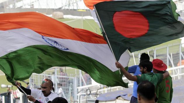 Indian and Bangladeshi cricket supporters cheer for their teams with their national flags.(AP)