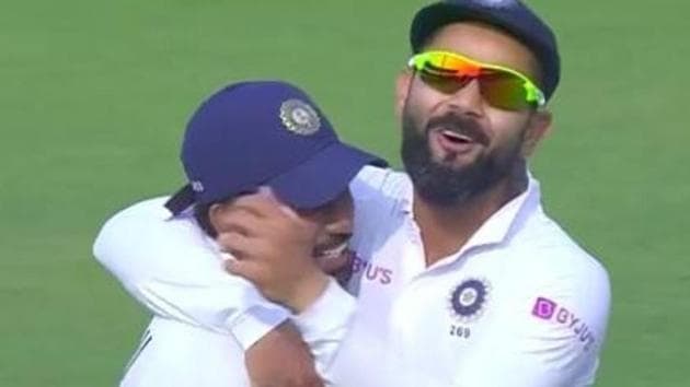 India skipper Virat Kohli hugs wicket-keeper Wriddhiman Saha.(Twitter Image)
