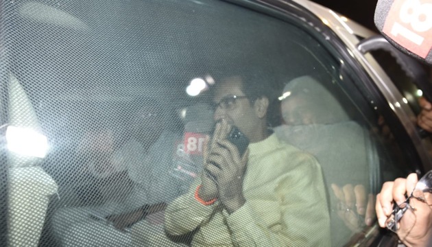 Shiv sena chief Uddhav Thackeray, and MPs Sanjay Raut and Aaditya Thackeray leaving Sharad Pawar’s residence at Silver Oak after a meeting on Thursday night, November 21, 2019, in Mumbai.(Anshuman Poyrekar / HT Photo) Shiv sena chief Uddhav Thackeray, and MPs Sanjay Raut and Aaditya Thackeray leaving Sharad Pawar’s residence at Silver Oak after a meeting on Thursday night, November 21, 2019, in Mumbai.(Anshuman Poyrekar / HT Photo)