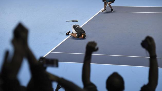 Stefanos Tsitsipas of Greece drops his racquet and drops to the ground as he wins and defeats Austria's Dominic Thiem their ATP World Finals singles final tennis match at the O2 arena in London. (Alberto Pezzali / AP) Stefanos Tsitsipas of Greece drops his racquet and drops to the ground as he wins and defeats Austria's Dominic Thiem their ATP World Finals singles final tennis match at the O2 arena in London. (Alberto Pezzali / AP)