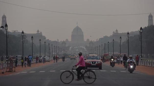 A view of the Rashtrapati Bhawan, on Wednesday, November 20. The conditions are likely to improve by November 23 afternoon since a strengthening of surface winds has been forecast owing to the passing of Western disturbance. (Sanchit Khanna / HT Photo)