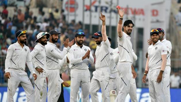 Indian bowler Ishant Sharma celebrates with the pink ball after getting five wickets.(Samir Jana / Hindustan Times)