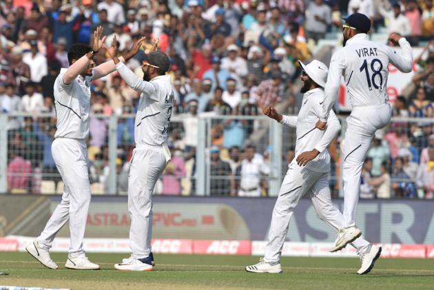 Indian captain Virat Kohli and other players celebrate the fall of a wicket. (Samir Jana / Hindustan Times )
