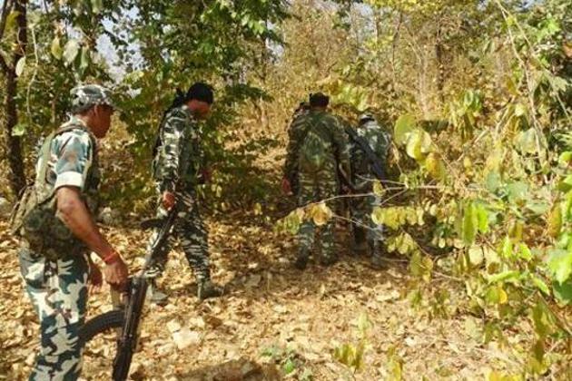 Security forces during a combing operation against the Maoists(HT Photo/Representative)