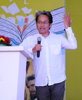 Engineer and innovator Sonam Wangchuk speaking during the afternoon session at Literati, 2019.(HT PHOTO)