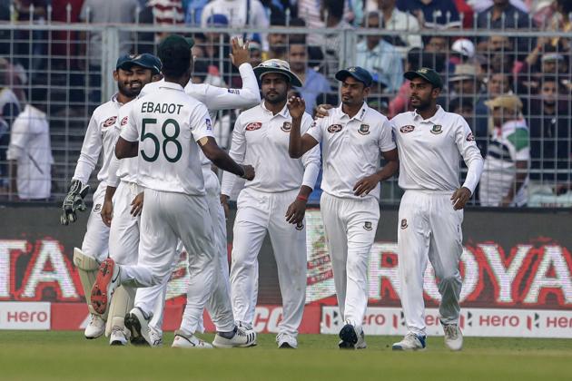 Bangladesh's Taijul Islam, second right, is congratulated by teammates after he took a catch to dismiss India's Virat Kohli. (AP)