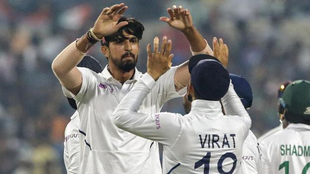 India's Ishant Sharma, left, and Virat Kohli celebrate.(AP)