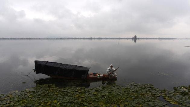 A man rows his boat during cloudy weather, in Srinagar, Jammu and Kashmir. (Waseem Andrabi / HT Photo)