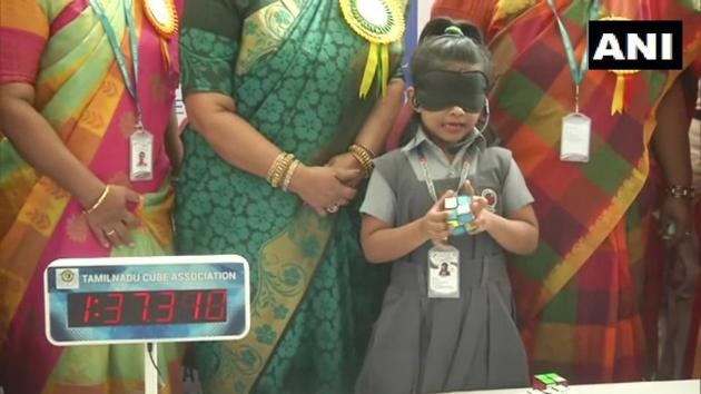 Sarah from Chennai on Friday attempted to set a Guinness World Record by solving Rubik’s cube puzzle blindfolded in just two minutes.(Twitter/@ANI) Sarah from Chennai on Friday attempted to set a Guinness World Record by solving Rubik’s cube puzzle blindfolded in just two minutes.(Twitter/@ANI)