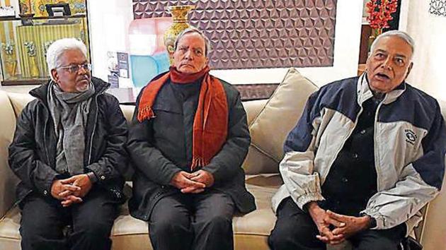 Former Union minister Yashwnat Sinha (extreme right) with journalist Bharat Bhushan (left) and civil society activist Kapil Kak in Srinagar, November 24, 2019. (HT Photo) Former Union minister Yashwnat Sinha (extreme right) with journalist Bharat Bhushan (left) and civil society activist Kapil Kak in Srinagar, November 24, 2019. (HT Photo)