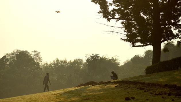 Strong winds helped flush out pollutants on Sunday, giving Delhi residents the cleanest air in four days (Amal KS/HT PHOTO) Strong winds helped flush out pollutants on Sunday, giving Delhi residents the cleanest air in four days (Amal KS/HT PHOTO)