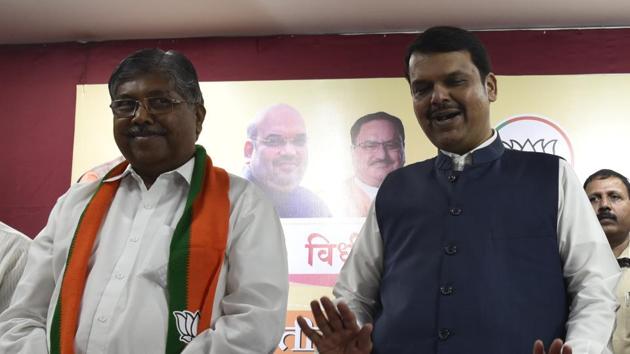 Maharashtra CM Devendra Fadnavis along with Chandrakant Patil in meeting with BP MLAs at Vasant Smruti at Dadar in Mumbai, on Sunday, November 24, 2019.(Anshuman Poyrekar/HT Photo)