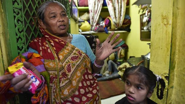 Veemu, a 50-year-old member of the community. “The city does not know that if we were not doing what we are doing, the city would have had no way of disposing of its old clothes. We are the oldest recyclers of clothes, and it is thanks to us that the poor people have access to something decent to wear,” said Sanjay, who also travels to barter. (Sanjeev Verma / HT Photo) Veemu, a 50-year-old member of the community. “The city does not know that if we were not doing what we are doing, the city would have had no way of disposing of its old clothes. We are the oldest recyclers of clothes, and it is thanks to us that the poor people have access to something decent to wear,” said Sanjay, who also travels to barter. (Sanjeev Verma / HT Photo)