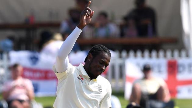 England's Jofra Archer celebrates taking the wicket of New Zealand's BJ Watling.(REUTERS)