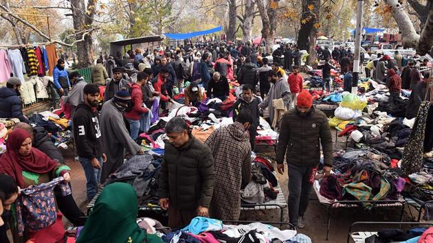 People buy winter clothes from roadside shops in Srinagar on Sunday. (ANI PHOTO) People buy winter clothes from roadside shops in Srinagar on Sunday. (ANI PHOTO)