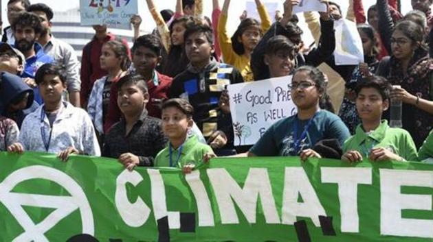 Schoolchildren hold placards as they participate in a protest against the inaction to curb global warming and climate change, Connaught Place, New Delhi, March 15, 2019(Arvind Yadav/HT PHOTO)