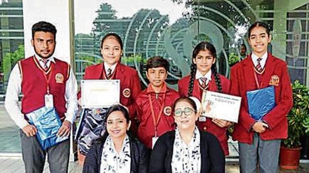 Winners with their prizes. (HT) Winners with their prizes. (HT)